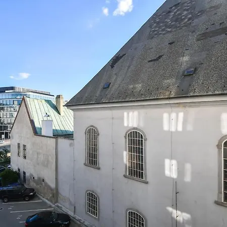 Cozy 2br In Heart Of Old Town Pressburg