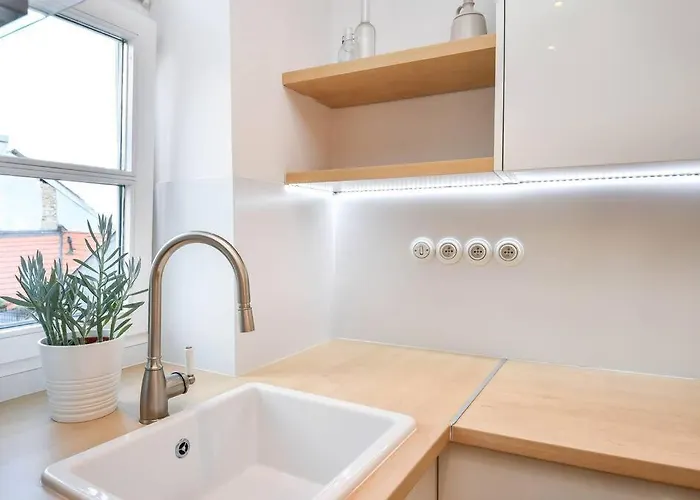 Апартаменты Cozy 2br In Heart Of Old Town *
