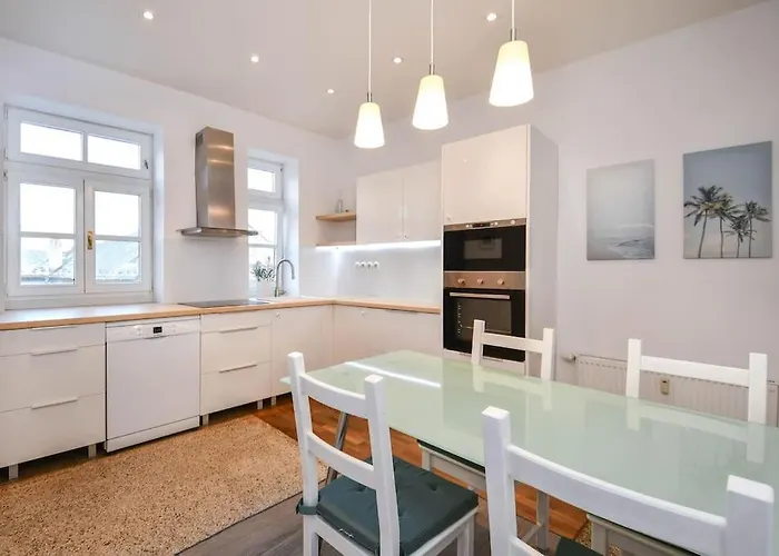 Cozy 2br In Heart Of Old Town Апартаменты Братислава