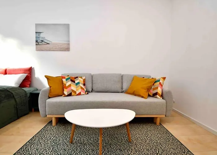 Апартаменты Cozy 2br In Heart Of Old Town *