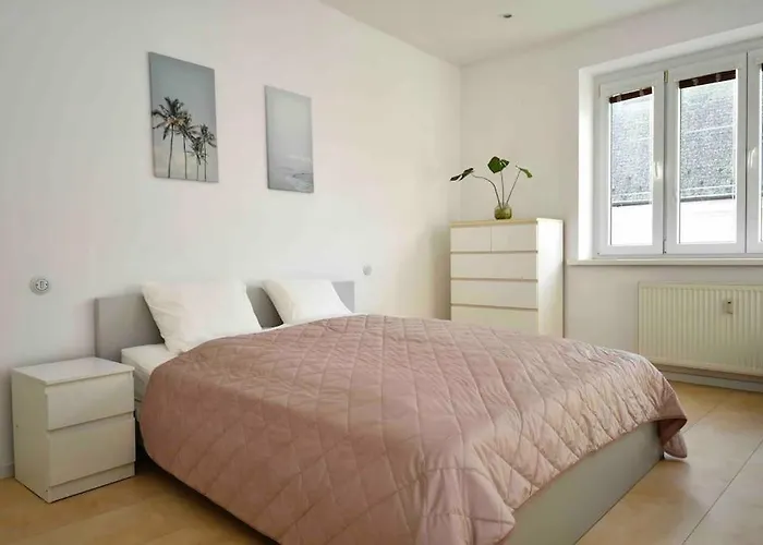 Апартаменты Cozy 2br In Heart Of Old Town Братислава