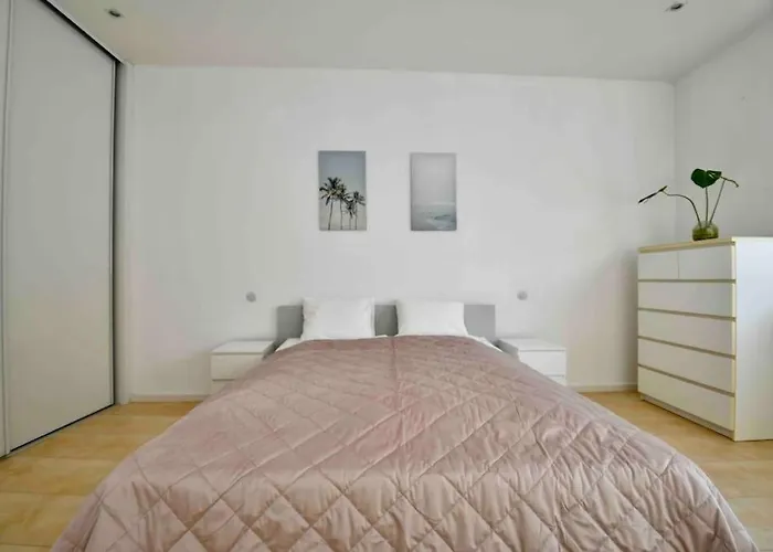 Cozy 2br In Heart Of Old Town Апартаменты Братислава